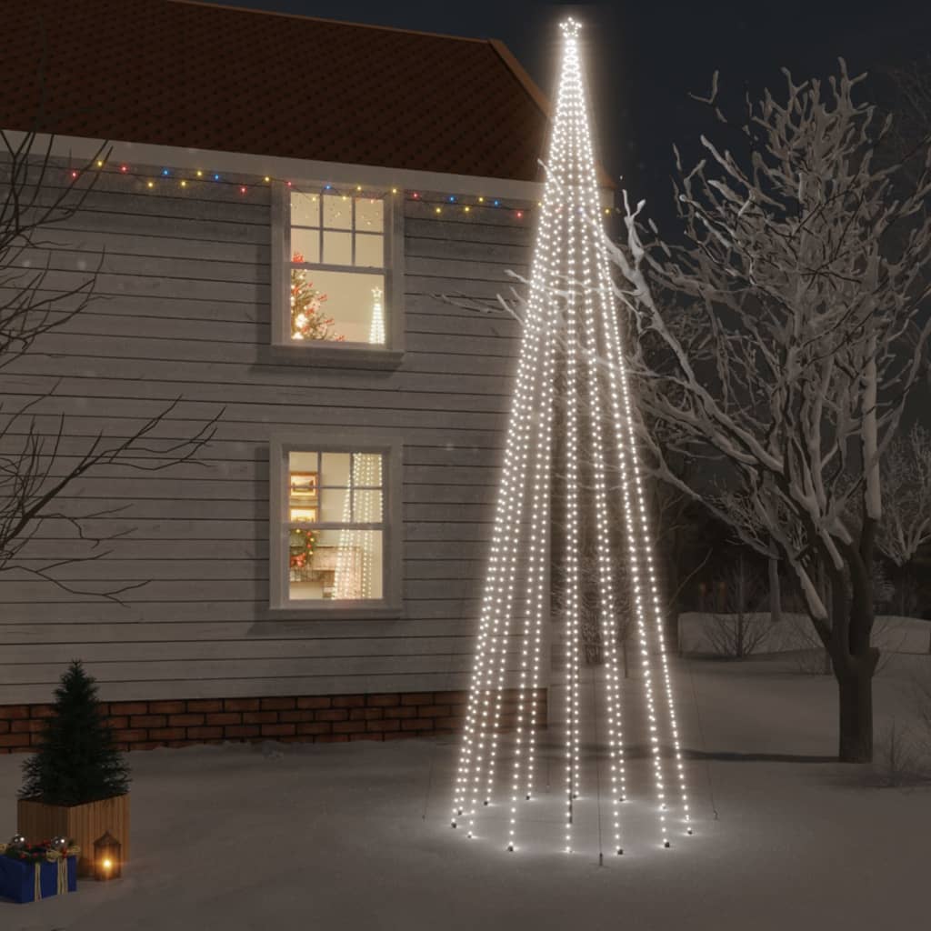 Julgran med markspett 1134 kallvita lysdioder 800 cm